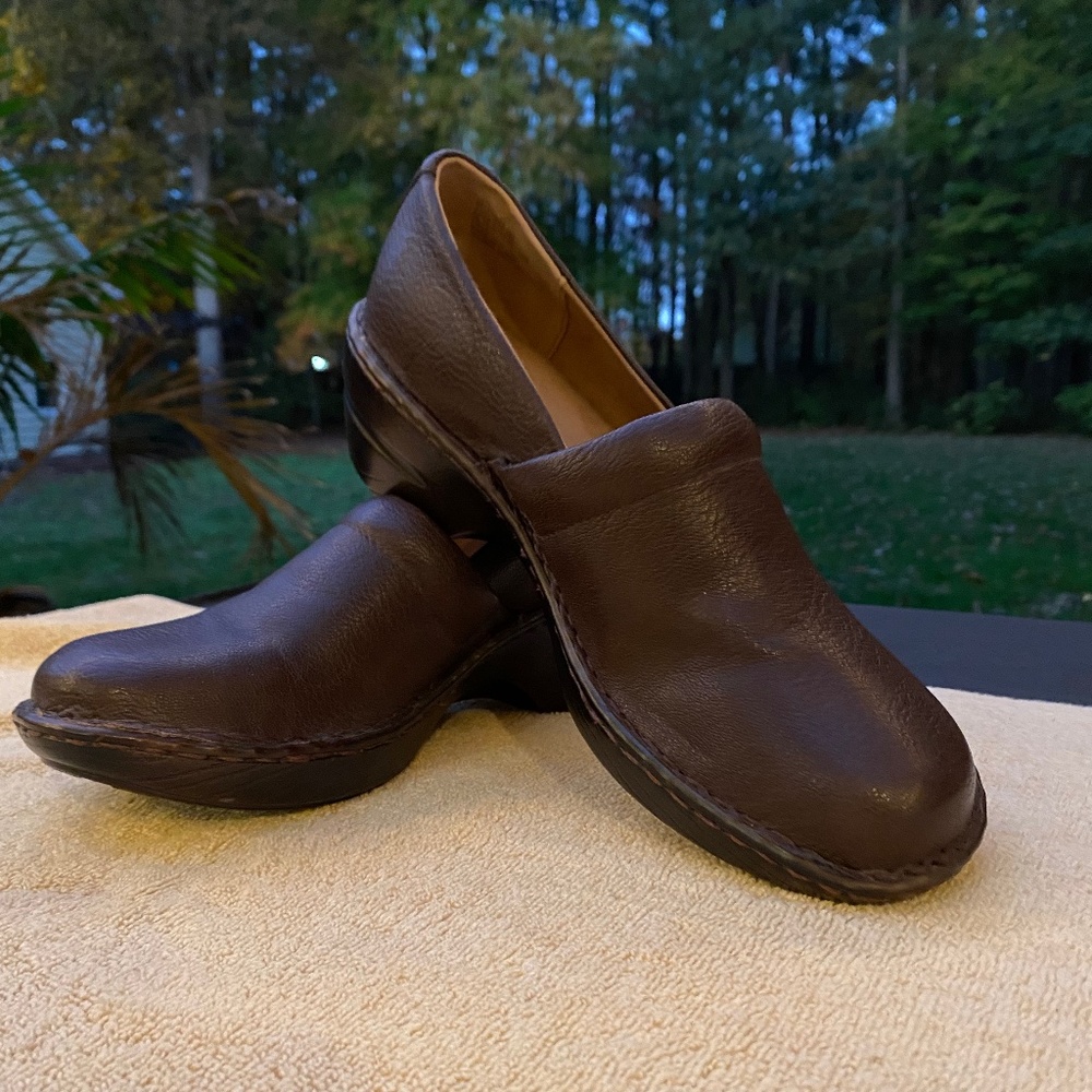 Women's Bass Clogs. Dark Brown. Size 10M. Never worn.